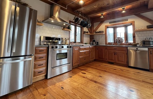 Waterbury House | Pine Tree Hideaway - Private Home in the Mad River Valley