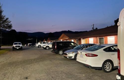 Spruce Pine Hotel | PINE VALLEY MOTEL