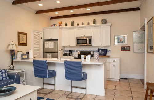 Downtown Cottage | PINEAPPLE COTTAGE: 2BR/2BA-Pvt Pool -1/2 block to Duval- RealKeyWest