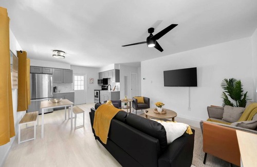 Naples Park Cottage | Pineapple Cottage unit 1