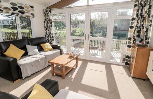 Morpeth House | Pinecone Lodge - No 9