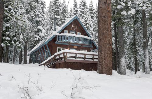 Tahoe City House | Pineland Chalet in Tahoe City - Classic Cabin Wood Fireplace Dog Friendly