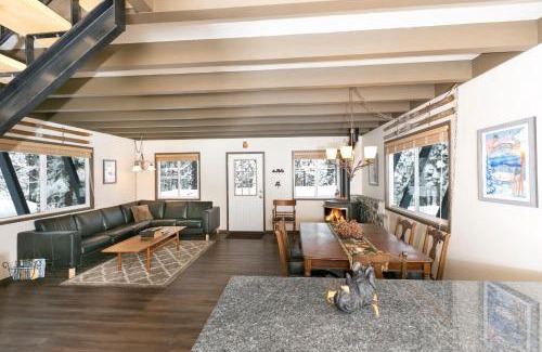 Tahoe City House | Pineland Chalet in Tahoe City - Classic Cabin Wood Fireplace Dog Friendly