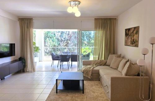 Universal Apartment | Pineview Heights by Staycom