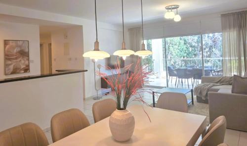 Universal Apartment | Pineview Heights by Staycom