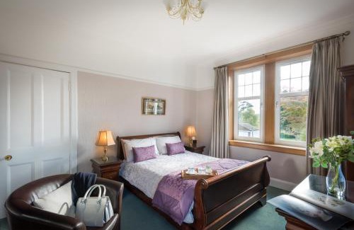 Leuchars House | Pinewood Country House
