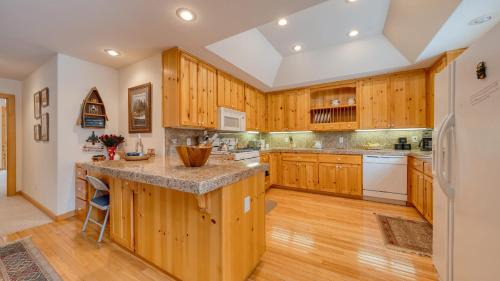 Truckee House | Pinewood Lodge by AvantStay Cozy Cabin Near Ski Resorts Hiking