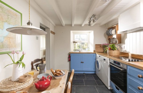 Goldsithney Apartment | Pink Cottage is a charming and traditional cottage
