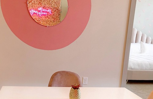 Riverside Apartment | Pink Dreams Tempe Luxury Stay