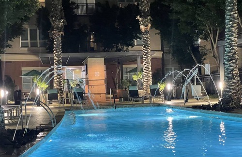 Riverside Apartment | Pink Dreams Tempe Luxury Stay