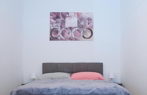 Wahring Apartment | Pink Lotus Apartment