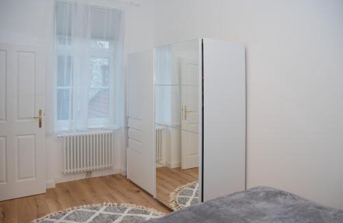 Wahring Apartment | Pink Lotus Apartment