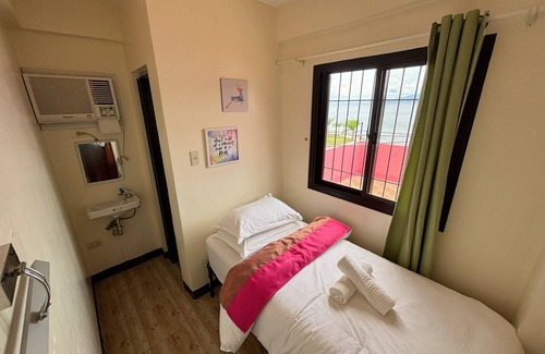 Puerto Galera Hotel | Pink Ocean Diving Resort Sabang Puerto Galera