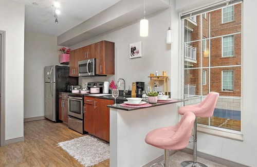 Scioto Mile Apartment | Pink Studio Apartment Downtown
