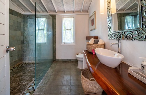 Pecatu Hotel | PinkCoco Uluwatu - Constant Surprises & for Cool Adults Only