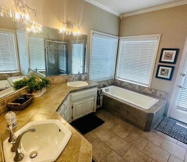 Ahwahnee Apartment | Pinkie's Suite -Hot Tub-BBQ-views