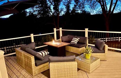 Ahwahnee Apartment | Pinkie's Suite -Hot Tub-BBQ-views