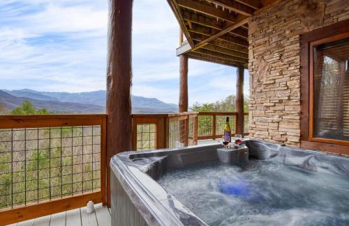 Pittman Center House | Pinnacle Chalet by AvantStay Luxury Cabin w Panoramic Views Fireplace Game Room