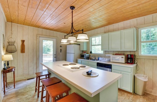 Rocky Bottom Cottage | Pinnacle Mountain Falls: Sunset Cottage w/Deck