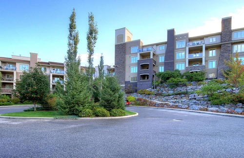Quail Ridge Condo | Pinnacle Pointe Resort # 1405- 1Bedroom + Den -1Bath - 90 Day Min -