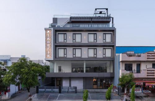 Shavri Colony Hotel | PINNACLE Udaipur - Boutique Rooftop Pool Hotel, Near the Lakes
