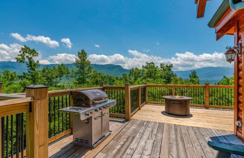 Pittman Center House | Pinnacle View Lodge by Stony Brook Cabins