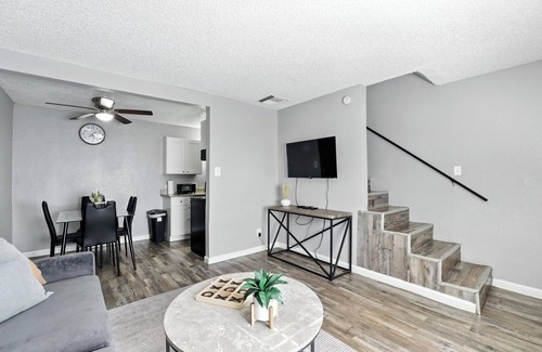 South Arlington Apartment | Pioneer Creek 604-07 I Spacious 1 Bed 1 Bath