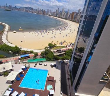 Pioneiros Apartment | Piscina a beira-mar, tranquilidade e qualidade no melhor de BC