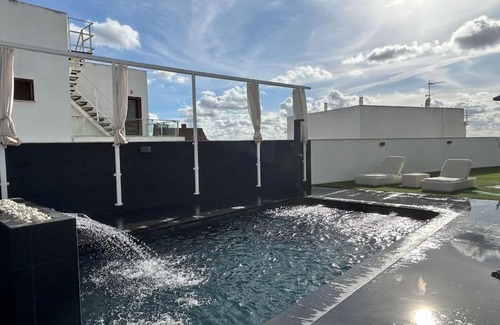 Montequinto House | Piscina privada abierta en A morada que Sonhaba