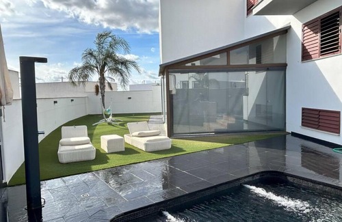Montequinto House | Piscina privada abierta en A morada que Sonhaba