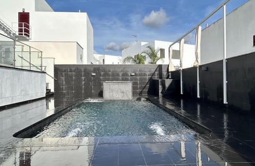 Montequinto House | Piscina privada abierta en A morada que Sonhaba
