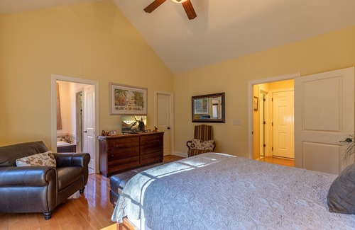 Altamont House | Pisgah Retreat at Linville Falls - Beautiful Pet Friendly Mountain Home with Hot Tub & Views
