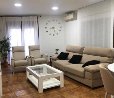 Santa Cruz de la Zarza Apartment | Piso NUEVO Plaza de la Constitución Sta Cruz de la Zarza