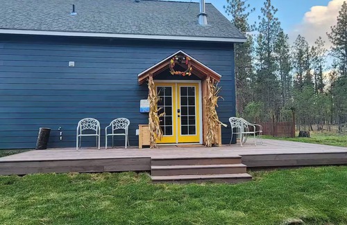 Tumtum Apartment | Pixys Place, forest setting overlooking Lake with pool.