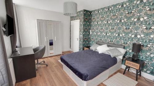 Barking House | Place to stay in Longbridge