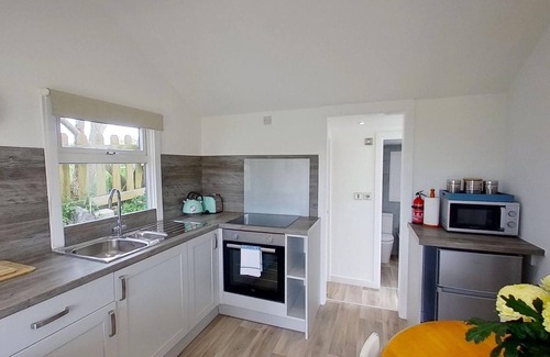 Hayle Apartment | Placerville offers stunning views across the bay and has been recently renovated.