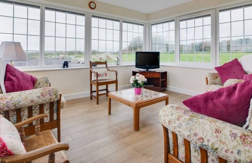 Caergeiliog House | Plas Bach in the beautiful Holyhead