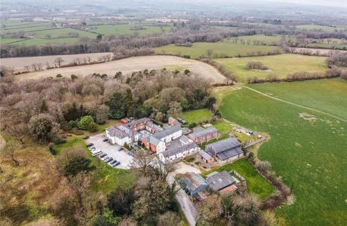 Mynydd Isa Hotel | Plas Bellin Hall