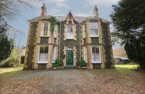 Nantlle House | Plas Dorothea