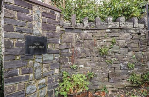 Nantlle House | Plas Dorothea