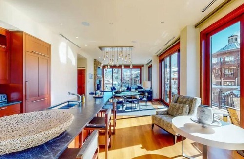 Vail Apartment | Platinum Vail Solaris 3 Bedroom Vacation Rental Set at the Base of the Mountain Just Steps From the Gondola