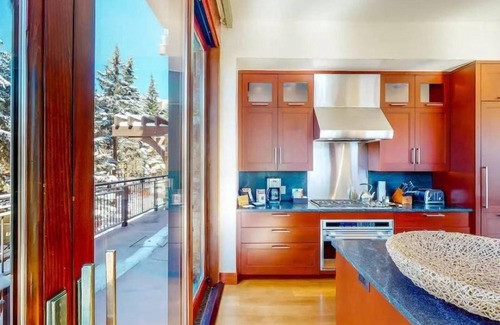 Vail Apartment | Platinum Vail Solaris 3 Bedroom Vacation Rental Set at the Base of the Mountain Just Steps From the Gondola