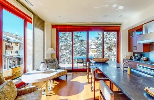 Vail Apartment | Platinum Vail Solaris 3 Bedroom Vacation Rental Set at the Base of the Mountain Just Steps From the Gondola