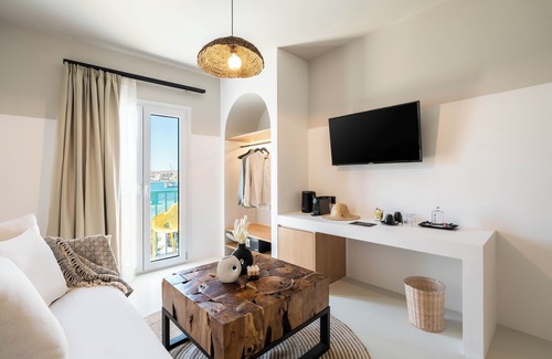 Paros Hotel | Play Paros