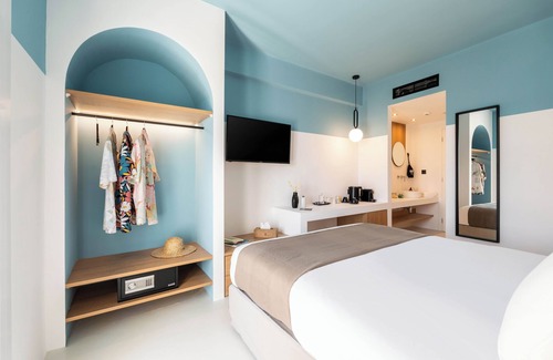 Paros Hotel | Play Paros