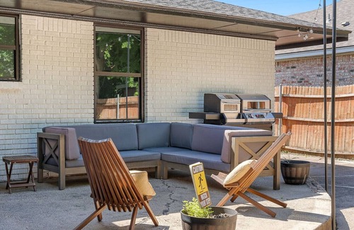 Oak Cliff House | Play & Stay | Dallas Home w/Gym + Gameroom + WiFi