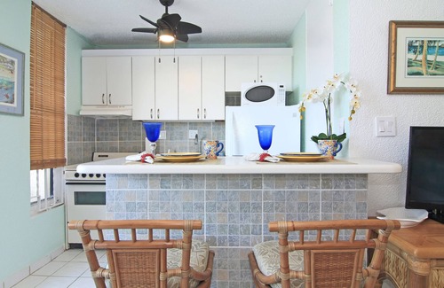 Bolongo Bay Apartment | Playa Linda - St. Thomas Oceanfront Studio Condo at Pool & Bolongo Beach, USVI
