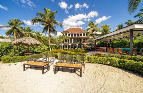 Potrero Villa | Playa Potrero - impressive 9 BR beachfront villa: Casa Taj