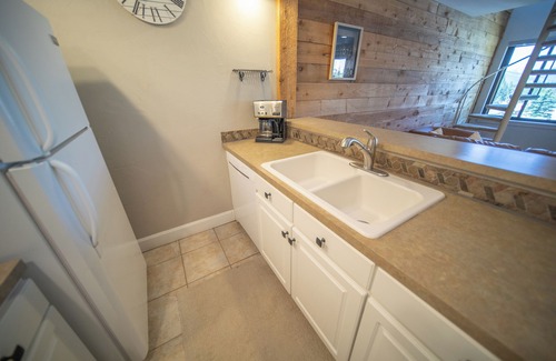 Lakeside Village Condo | Plaza 1408