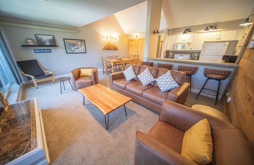 Lakeside Village Condo | Plaza 1408